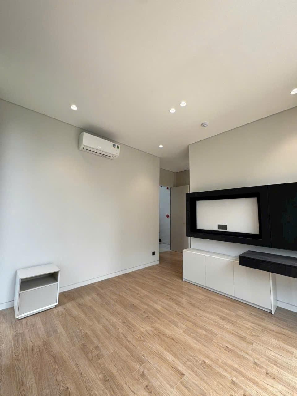 Villa For Rent R220146