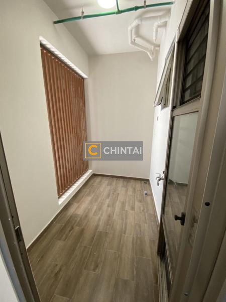 Căn hộ Phú Mỹ Hưng Midtown ban công view thành phố, nội thất cơ bản.