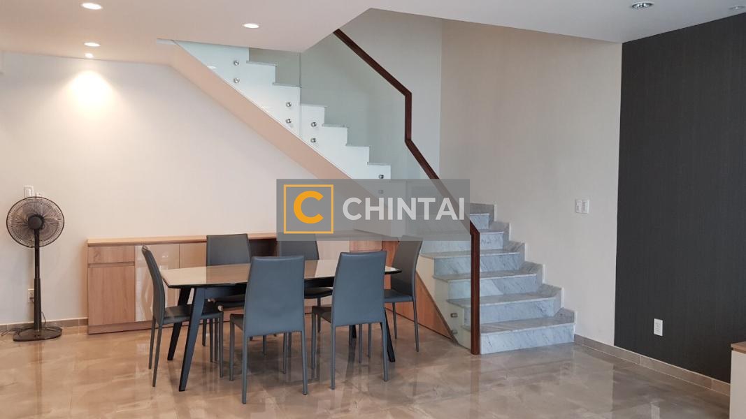 Căn hộ Star Hill Phú Mỹ Hưng tầng trung, nội thất cơ bản sang trọng.