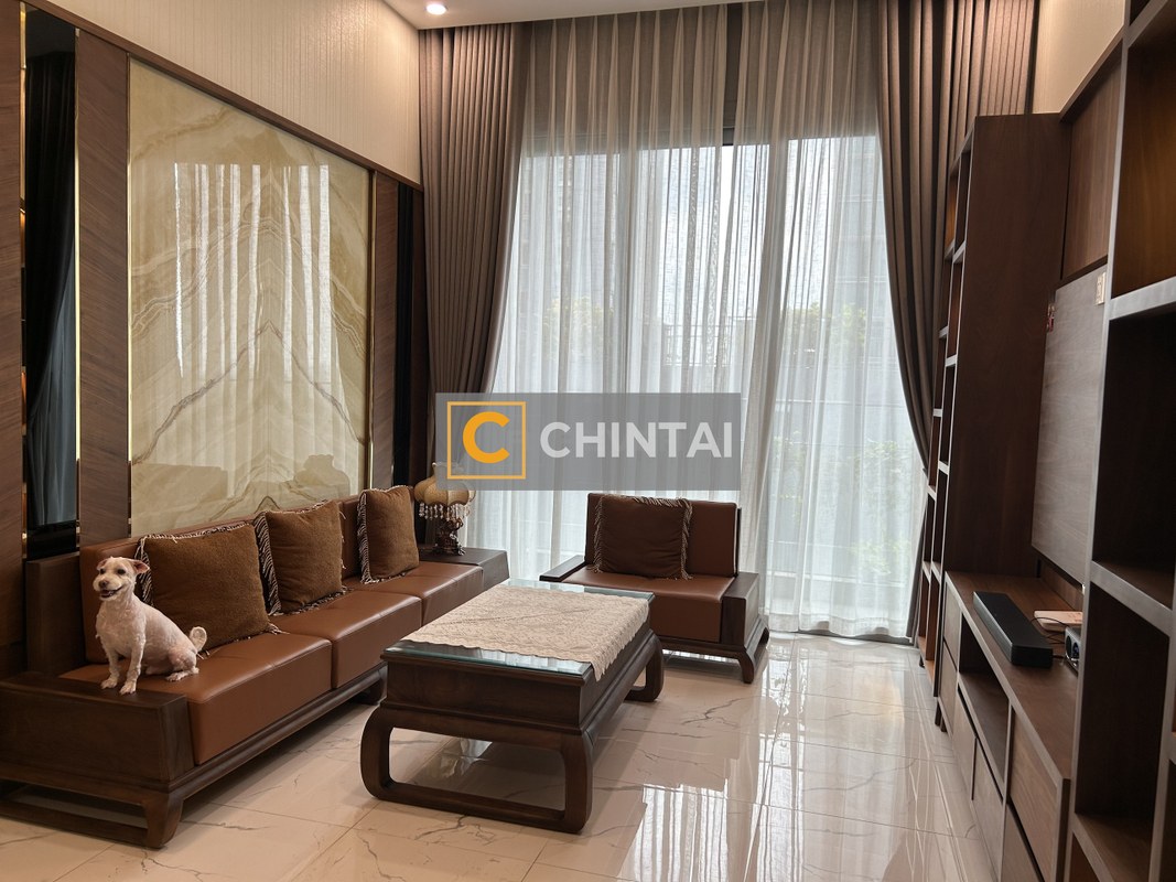 Northeast-Facing Empire City Apartment, 98m²