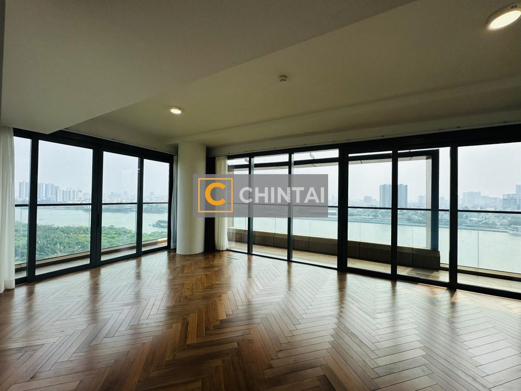 3-Bedroom Apartment With Extra-Large Balcony For Rent Or Sale At COVE - Empire City