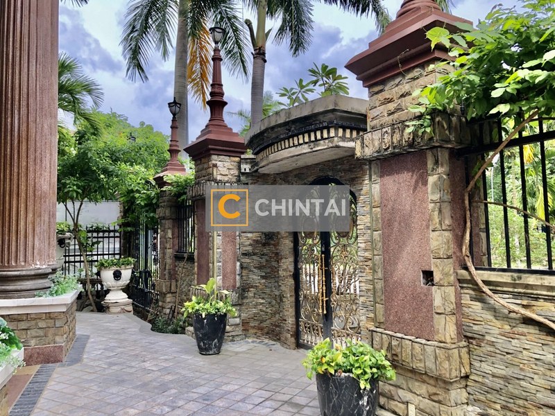 Lâu Đài Phong Cách Châu Âu Do Kiến Trúc Sư Mỹ Thiết Kế Đường Nguyễn Văn hưởng