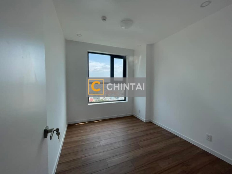 Căn hộ D'Lusso ban công rộng rãi, view đón gió mát mẻ.