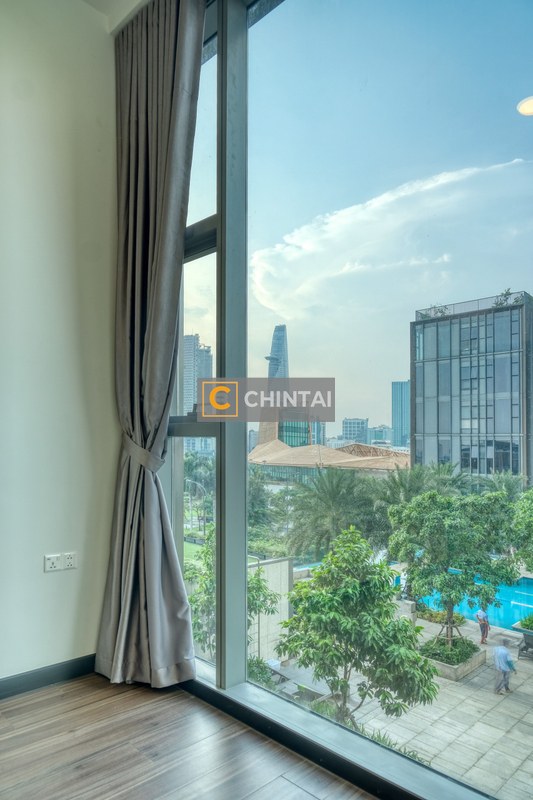 Căn hộ Empire City tầng 4 thiết kế hiện đại, ban công hướng Đông Nam.
