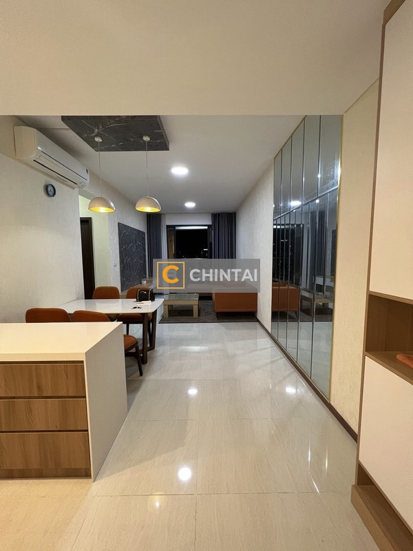 Căn hộ One Verandah đầy đủ nội thất, sàn lót gỗ, view thành phố.