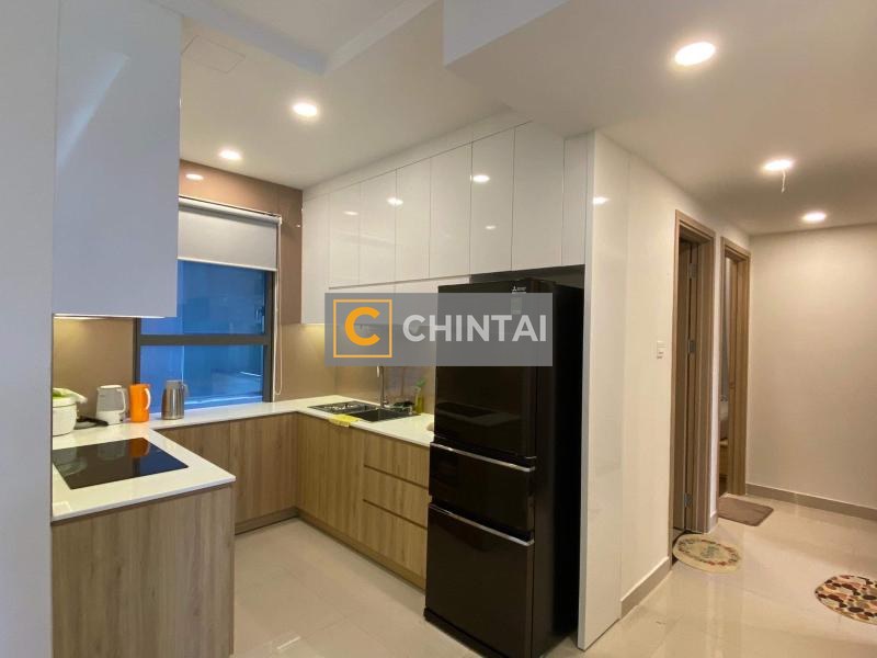 Căn hộ tầng trung The Sun Avenue với đầy đủ nội thất.