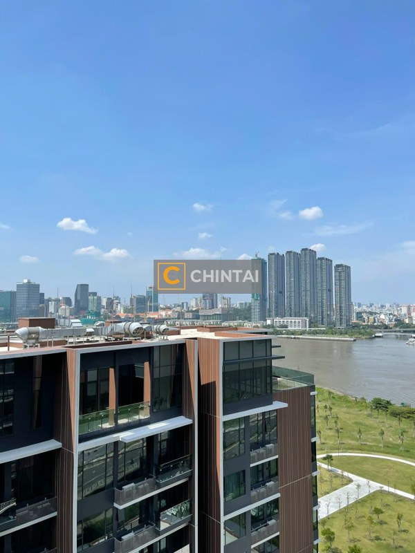 Căn hộ The River Thủ Thiêm tầng cao ban công hướng Đông Nam.