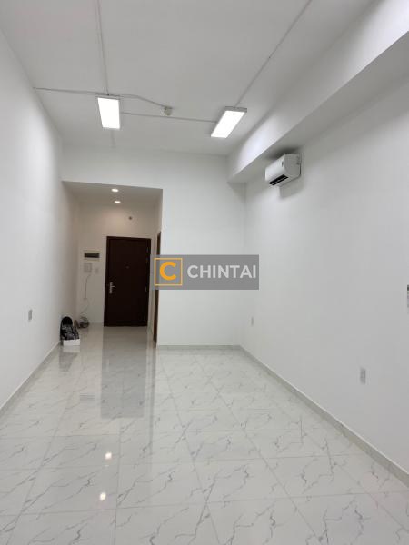 Căn Officetel The Sun Avenue, ban công đón gió mát mẻ.