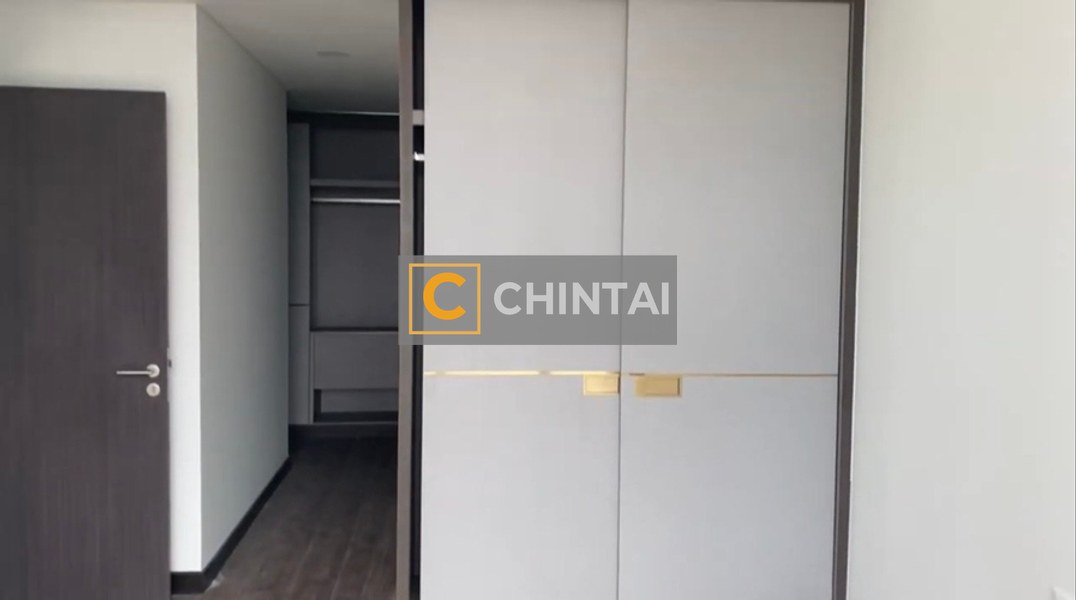 Duplex Empire City view sông thoáng mát, nội thất cơ bản.