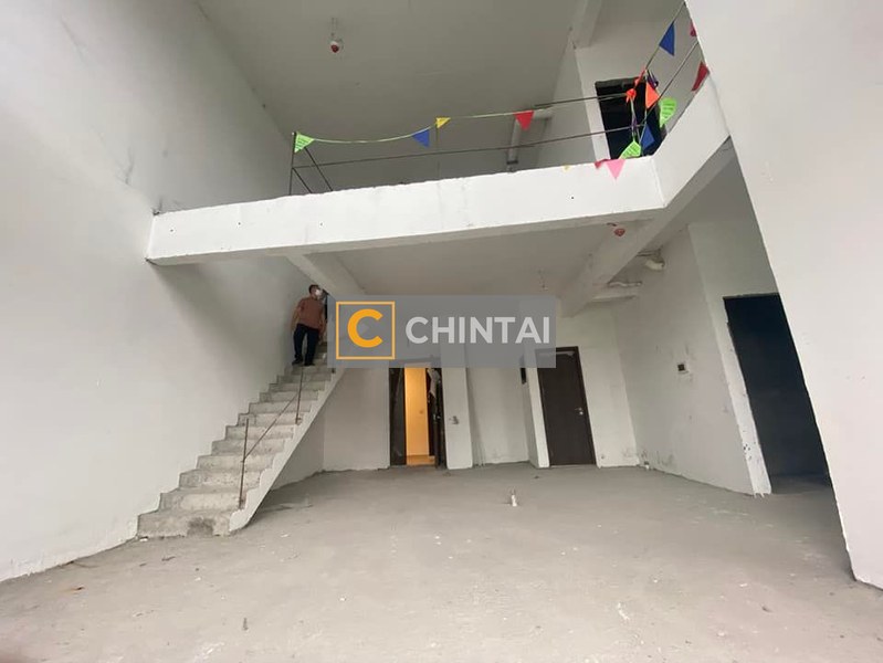 Duplex One Verandah view sông tuyệt đẹp, không có nội thất.
