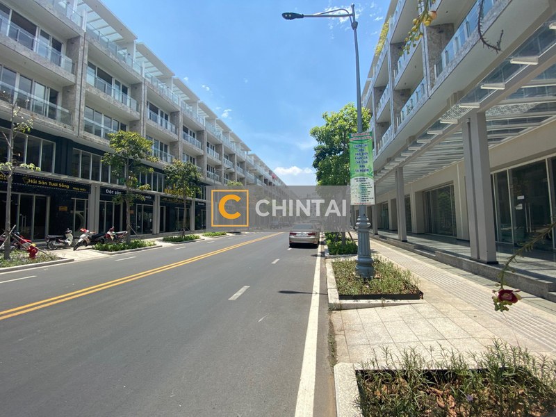 Shop-house Sarina Condominium hướng Đông Nam, diện tích 288 m²