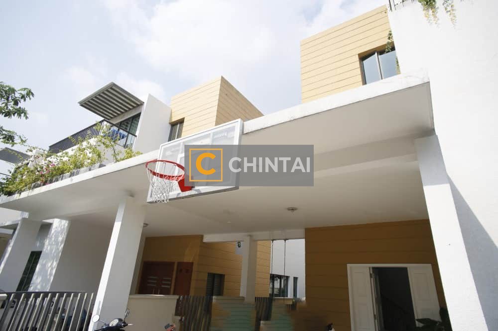 REFURBISHED VILLA IN RIVIERA