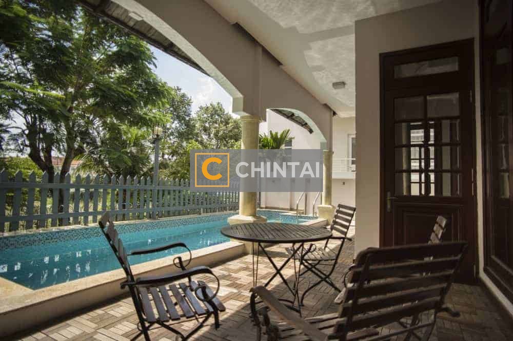 Check Out This Charming 5 Bedrooms House With Private Pool, Inexpensive Rental.