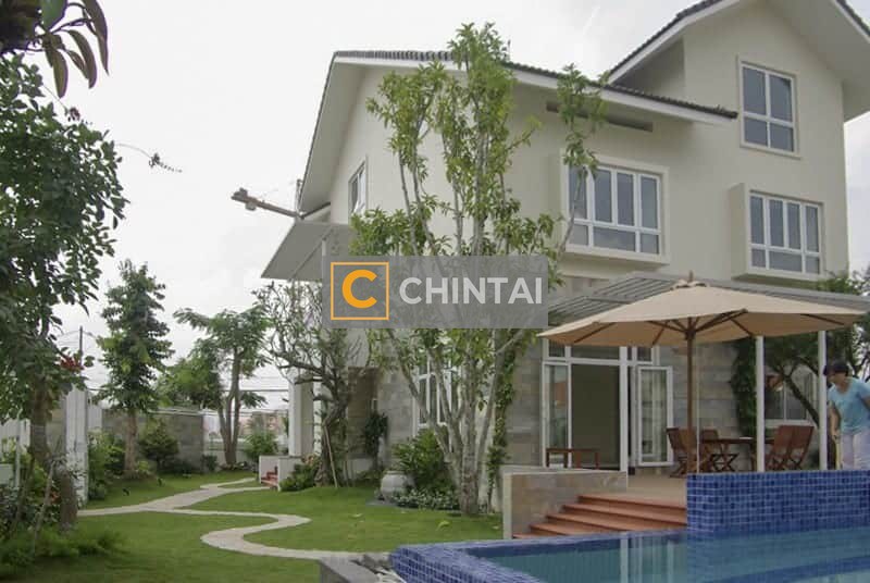 Elegantly Appointed 5 Bedrooms