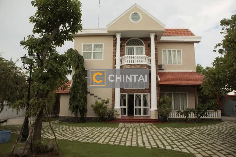 Huge Classic Style Mansion For Rent Without Furniture In Thao Dien