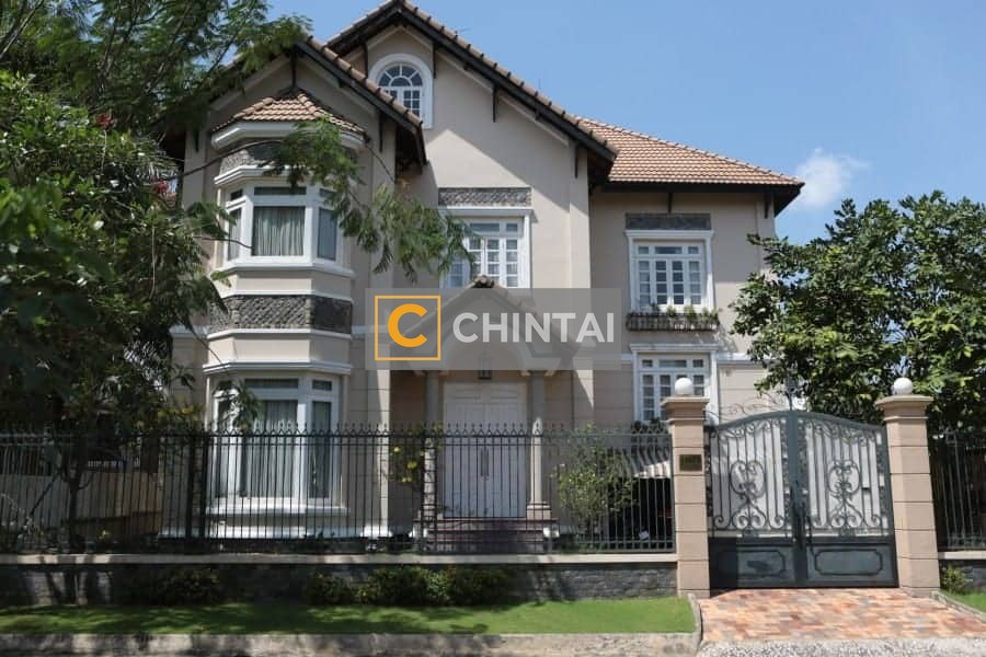 Old Fashionable Style Yet Amazing Villa In Compound Thao Dien For Rent.