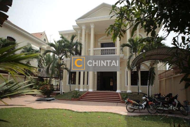 Old Style Classic 4-Bedrooms Villa In Thao Dien For Rent