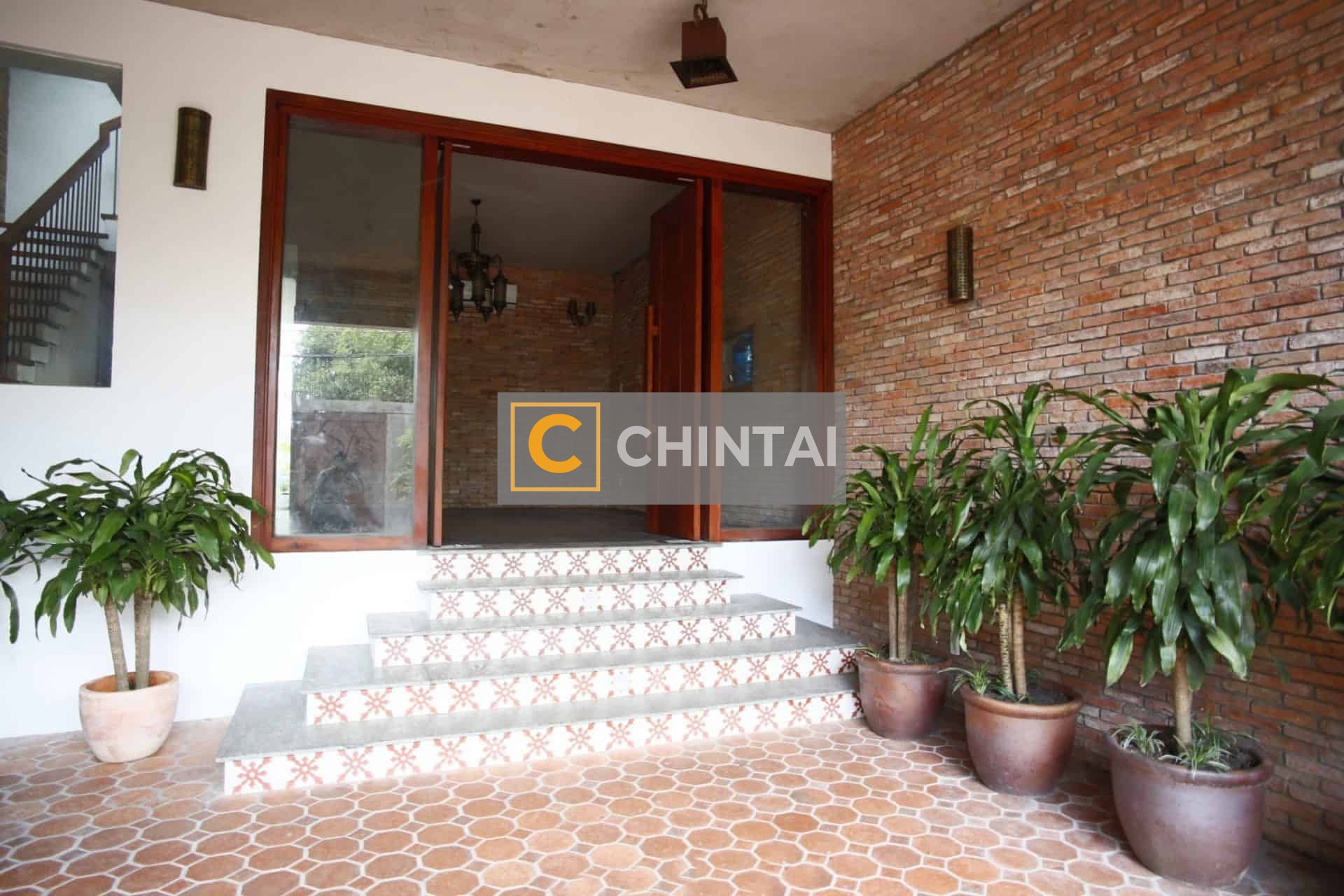 Spectacular House For Rent With Rooftop Pool And Minimalist Design.