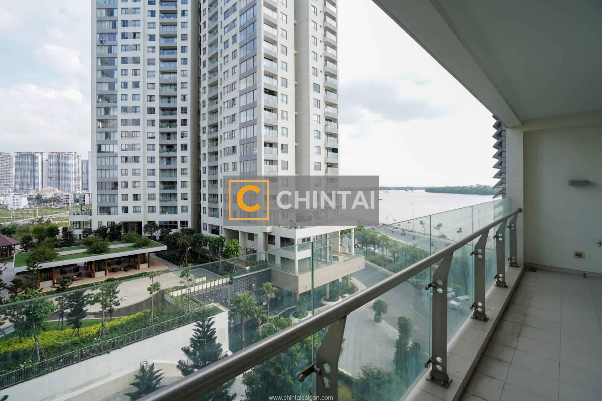Unfurnished 230 Sqm 3 Bedrooms Condo At Diamond Island, Easy Decorate By Yourself.