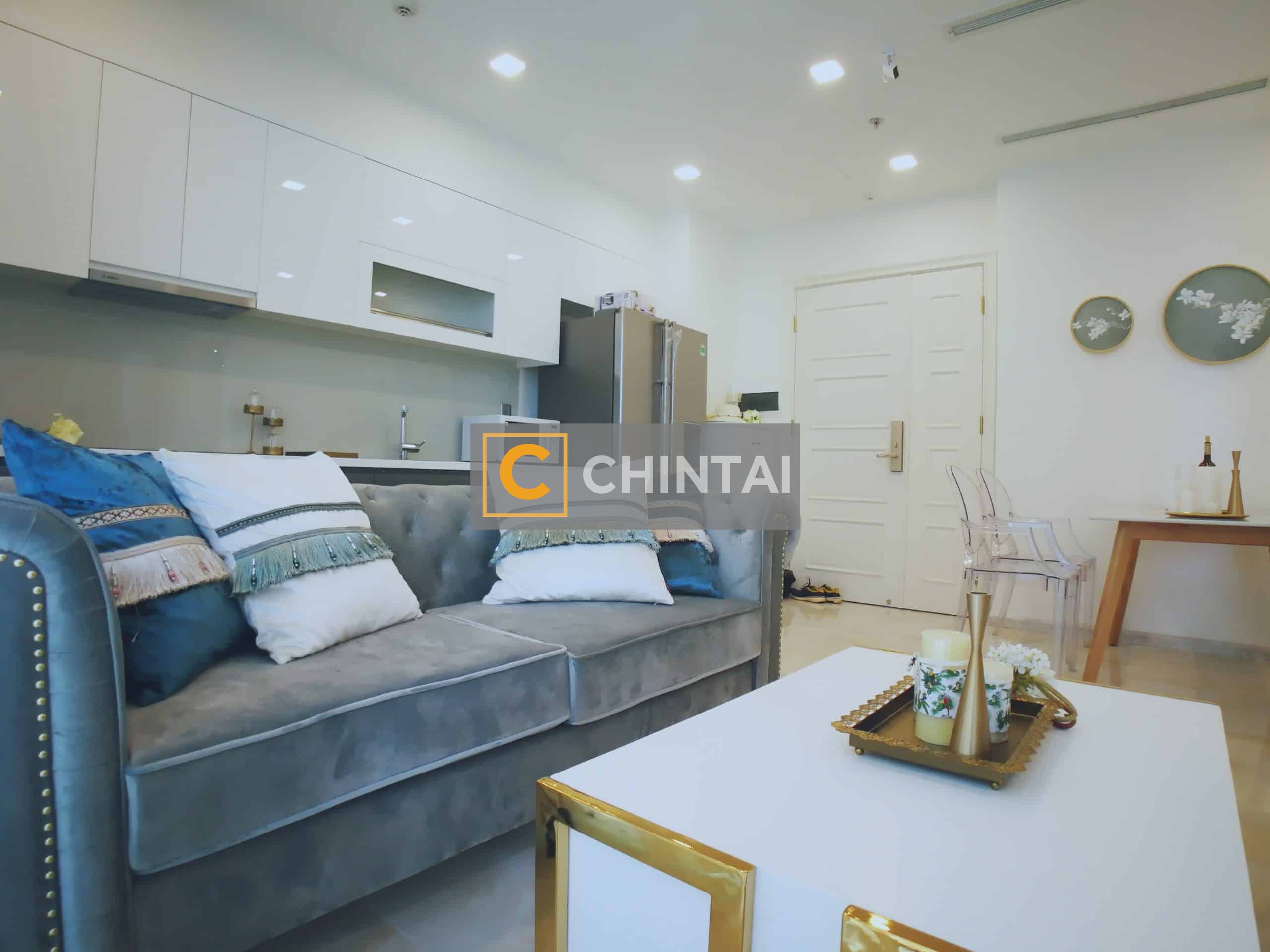 Gorgeous 2 Bedrooms Apartment Vinhome Golden River For Rent