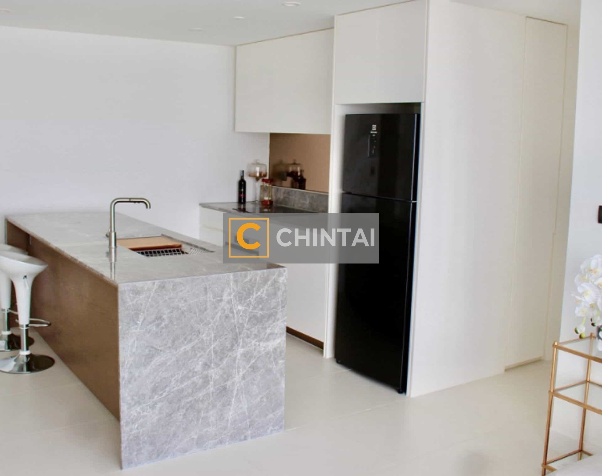 Modern And Tidy City Garden Apartment