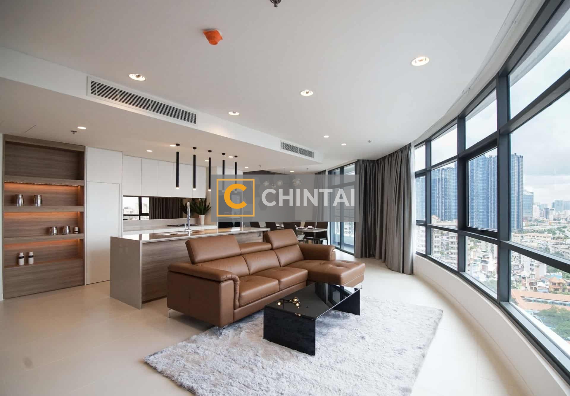 Quiet Living Space With Superb City View