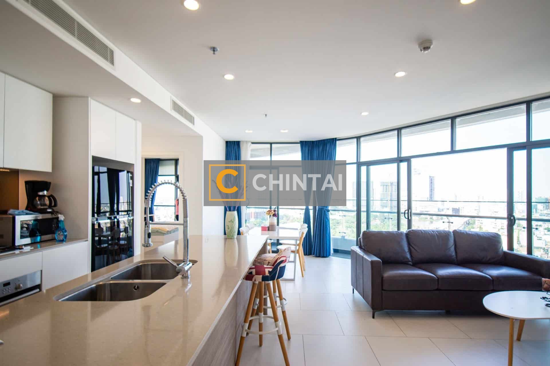 Ultra Tidy And Upscale City Garden Condo