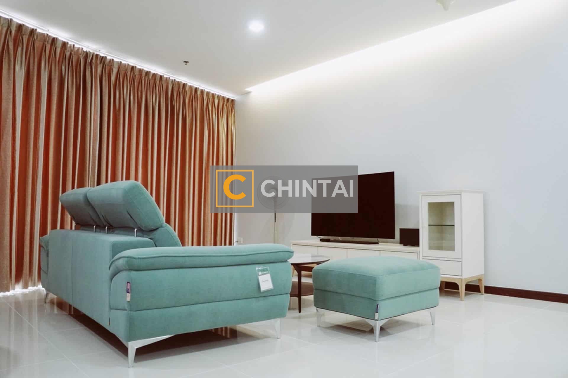 Upscale 02 Beds City Garden Apartment