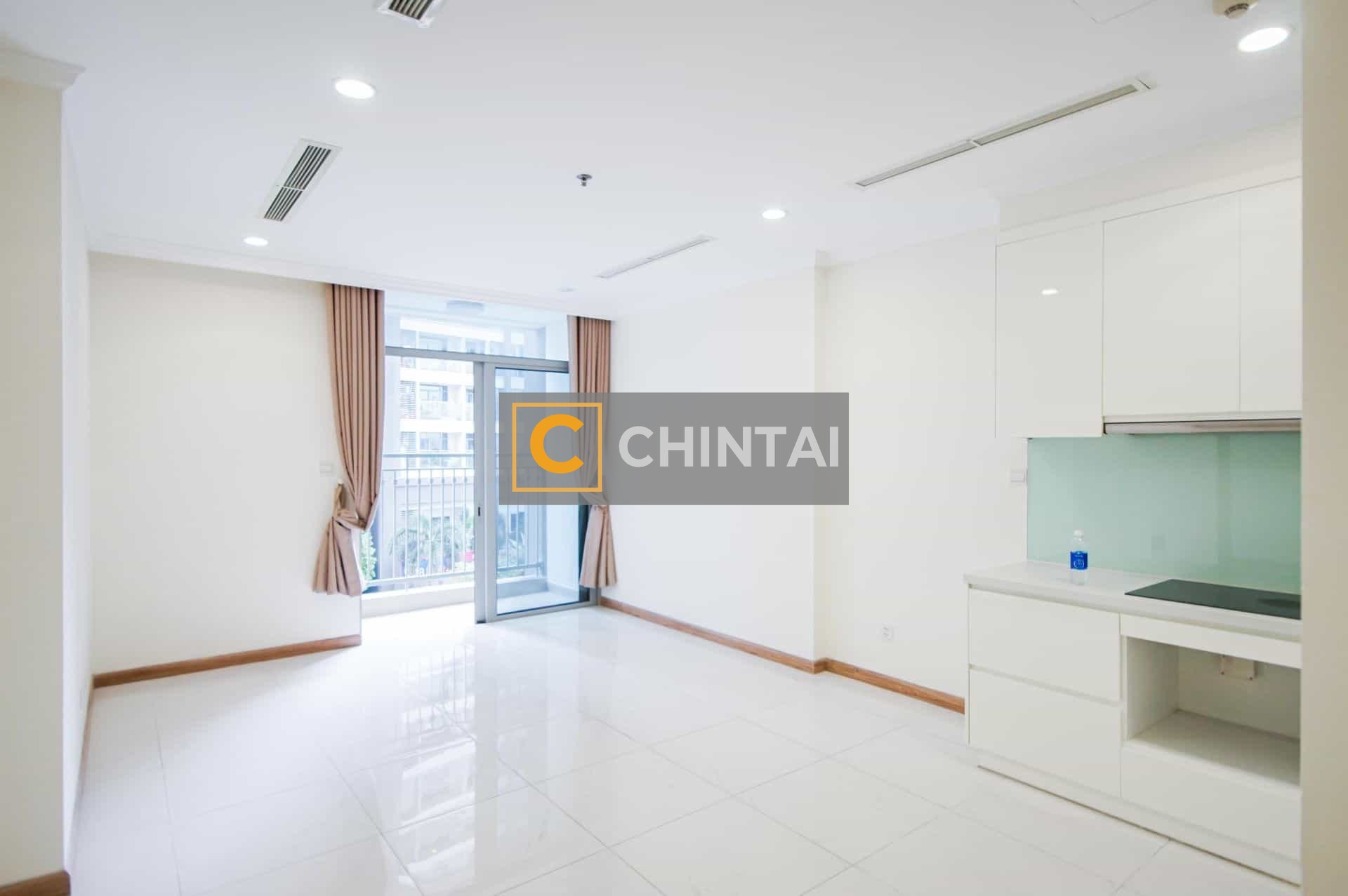 V1588 01 Bedroom Low Floor Landmark 01