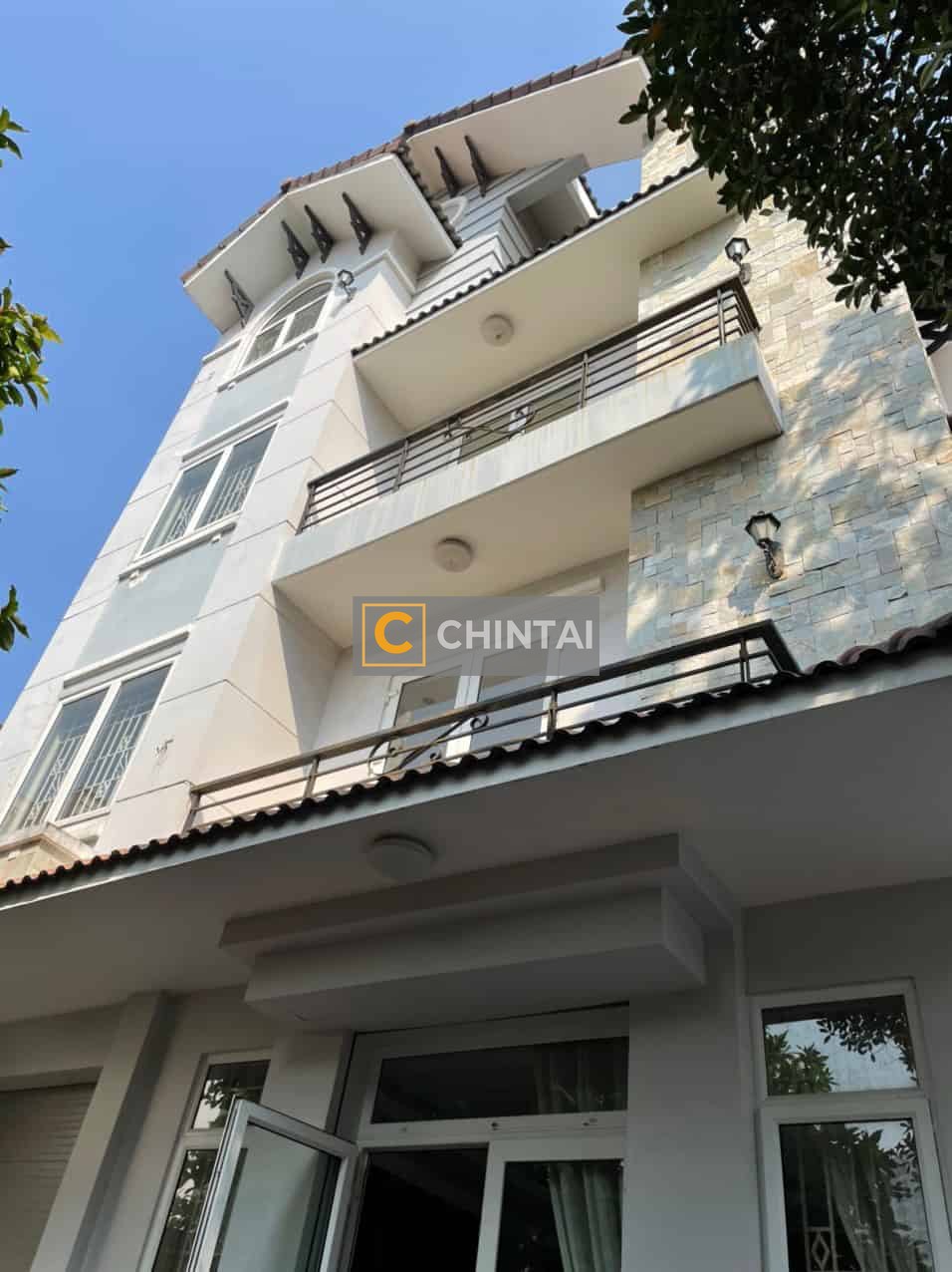 Spacious 05 Bedrooms House With Good Price In Central Of Thao Dien