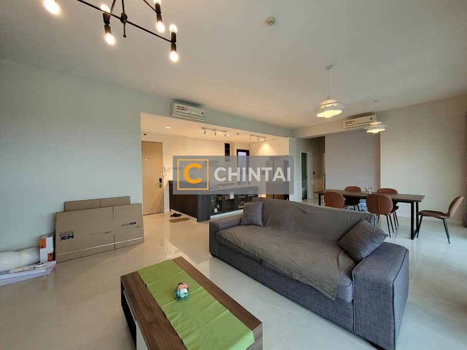 Newly Renovated Contemporary Ascent Apartment