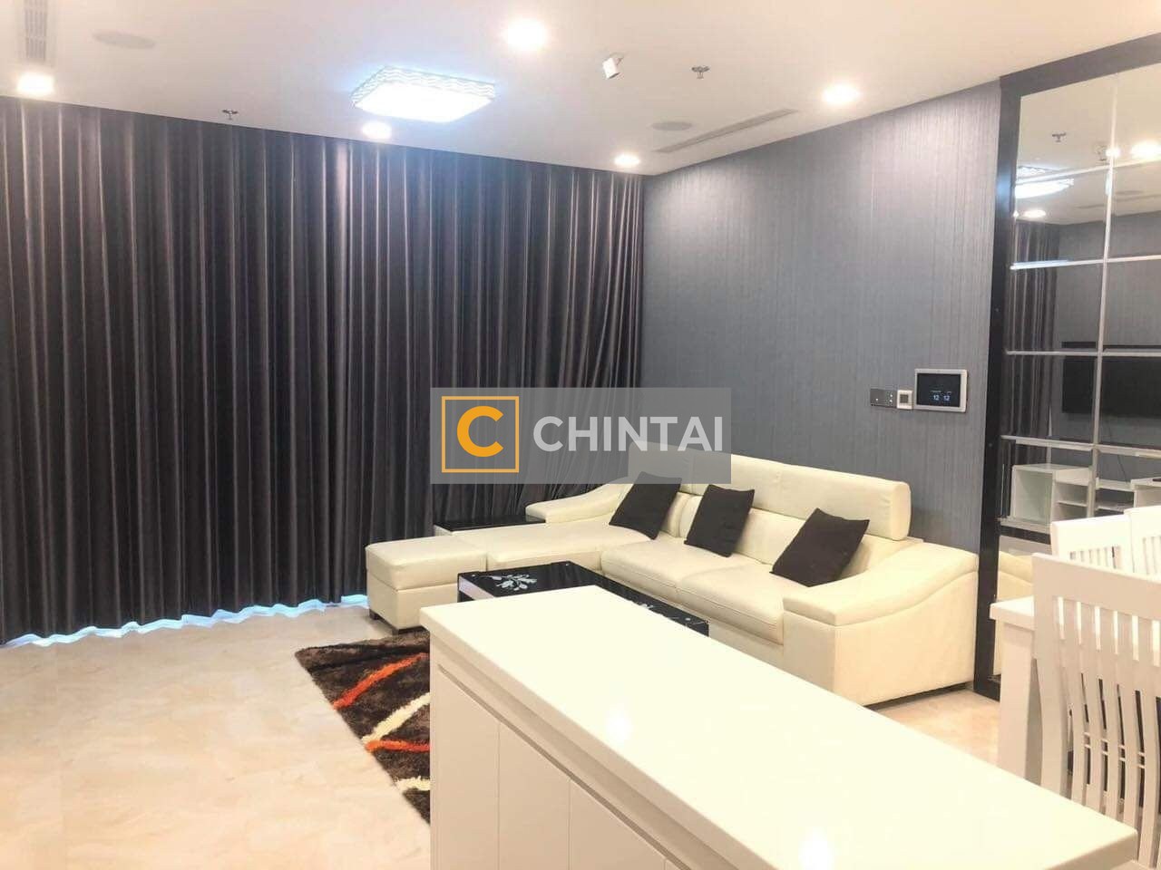 Luxurious 02 Beds Apartment Vinhome Golden River For Rent VG785