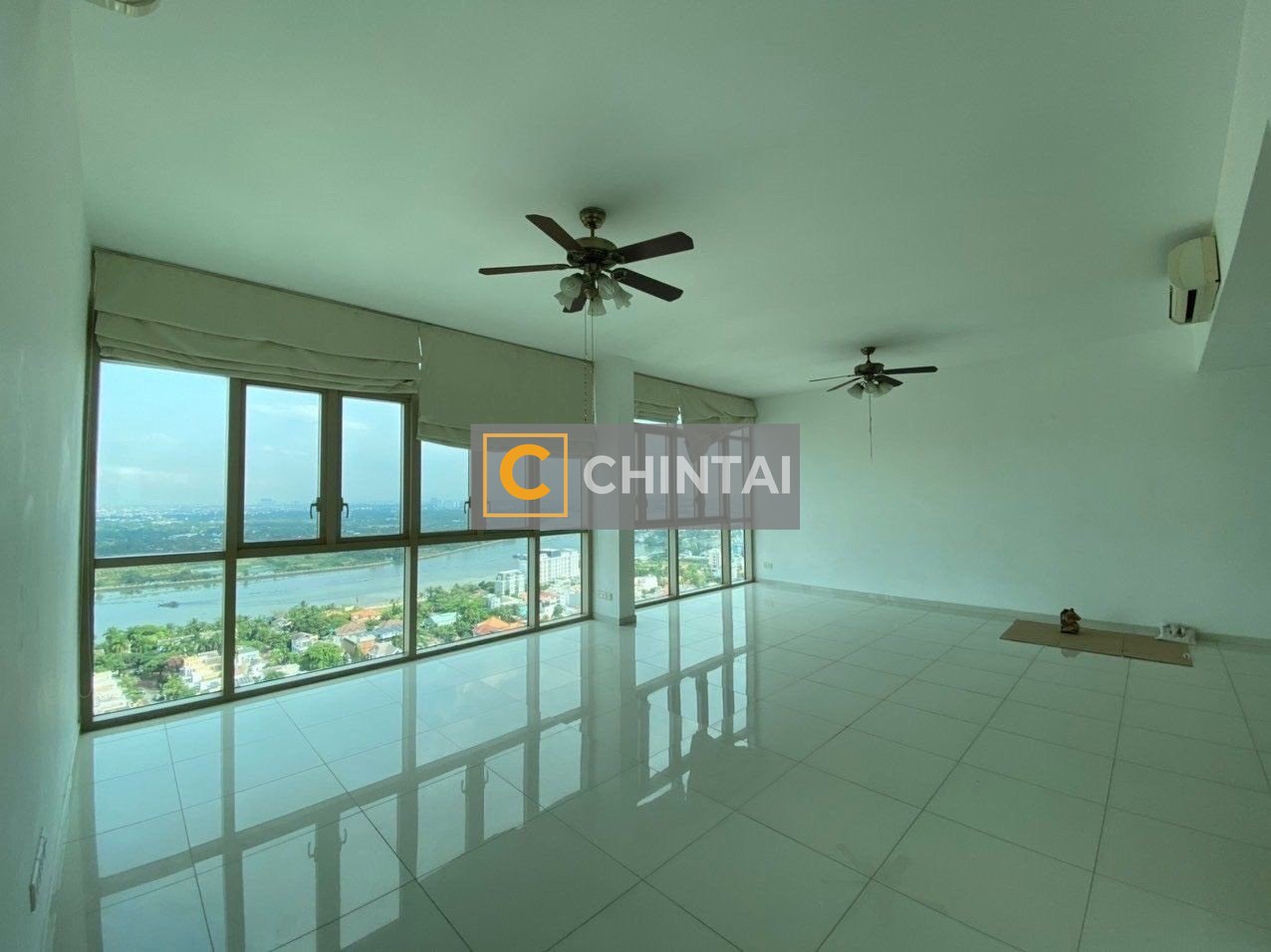 Unfurnished 04 Bedrooms Apartment Vista An Phu For Rent VA266