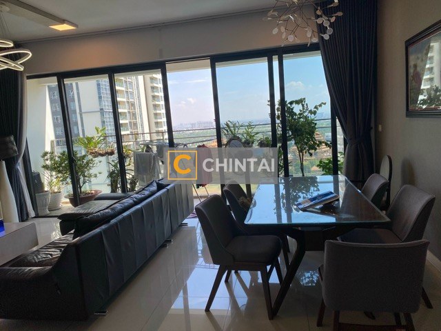 Unfurnished 04 Bedrooms Apartment Empire City For Rent EP279