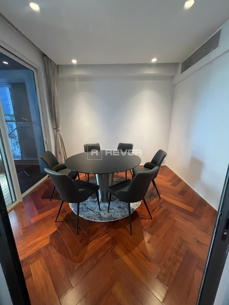 Albany District 2 Apartment With Basic Interiors, 218m²