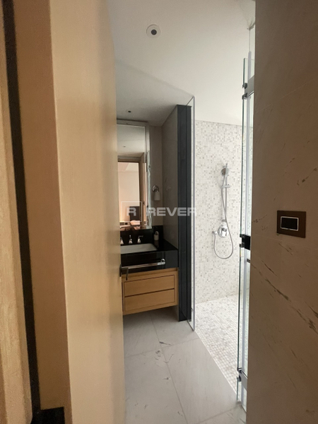 Albany District 2 Apartment With Basic Interior, 218m²