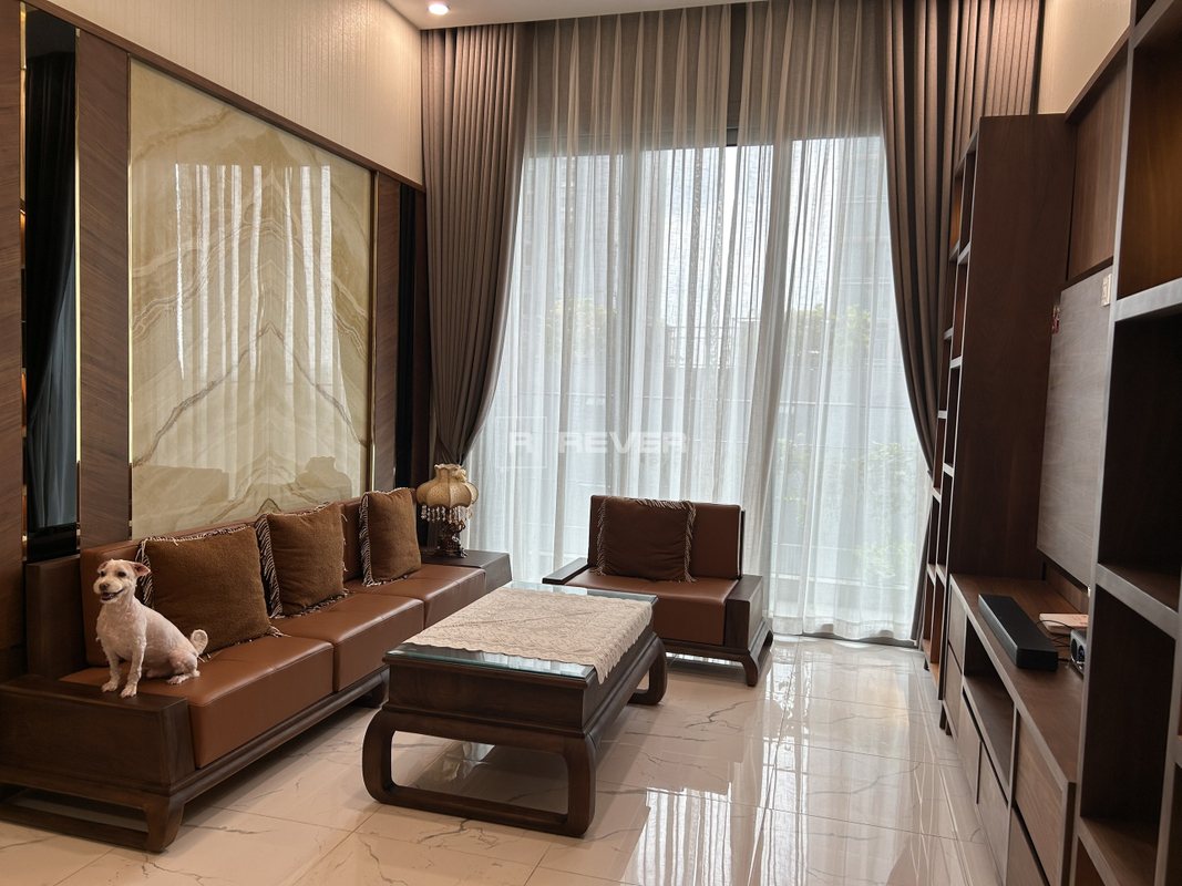 Northeast-Facing Empire City Apartment, 98m²