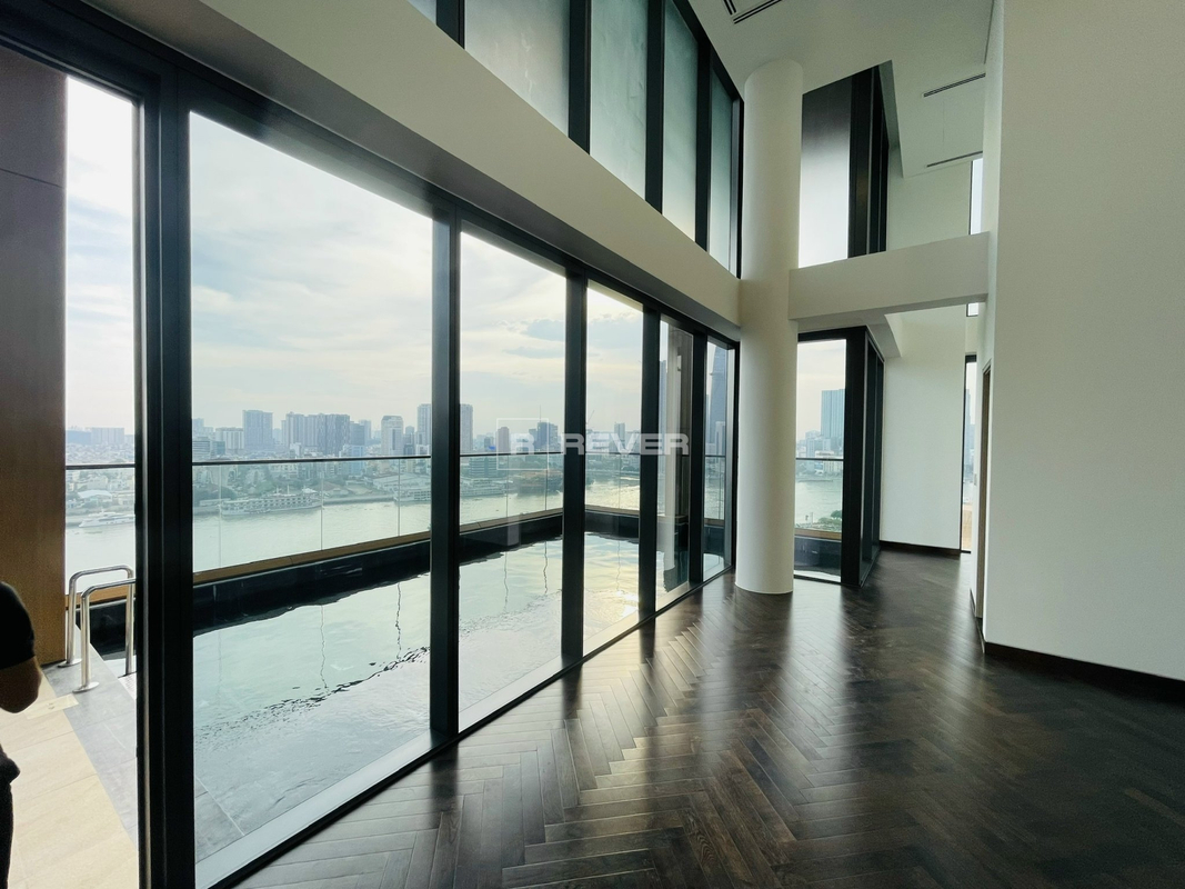 Penthouse Empire City With Southwest-Facing Balcony, Basic Interior, 407m²