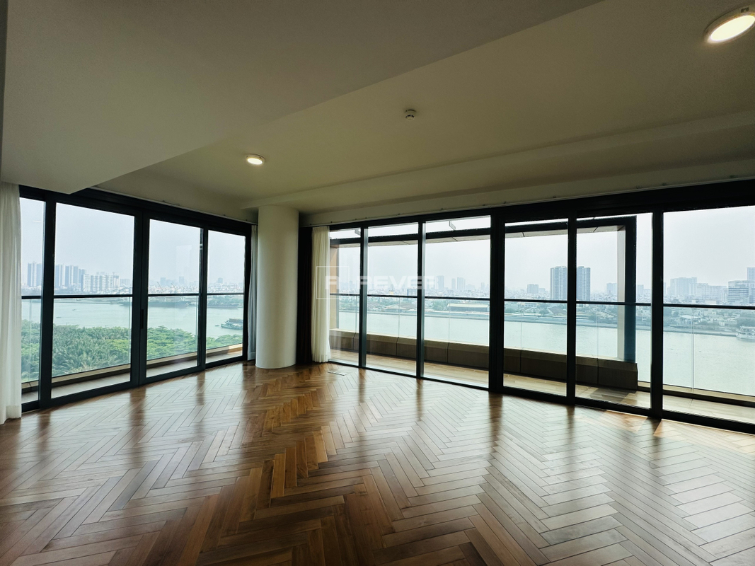 3-Bedroom Apartment With Extra-Large Balcony For Rent Or Sale At COVE - Empire City