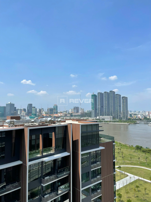 Căn hộ The River Thủ Thiêm tầng cao ban công hướng Đông Nam.