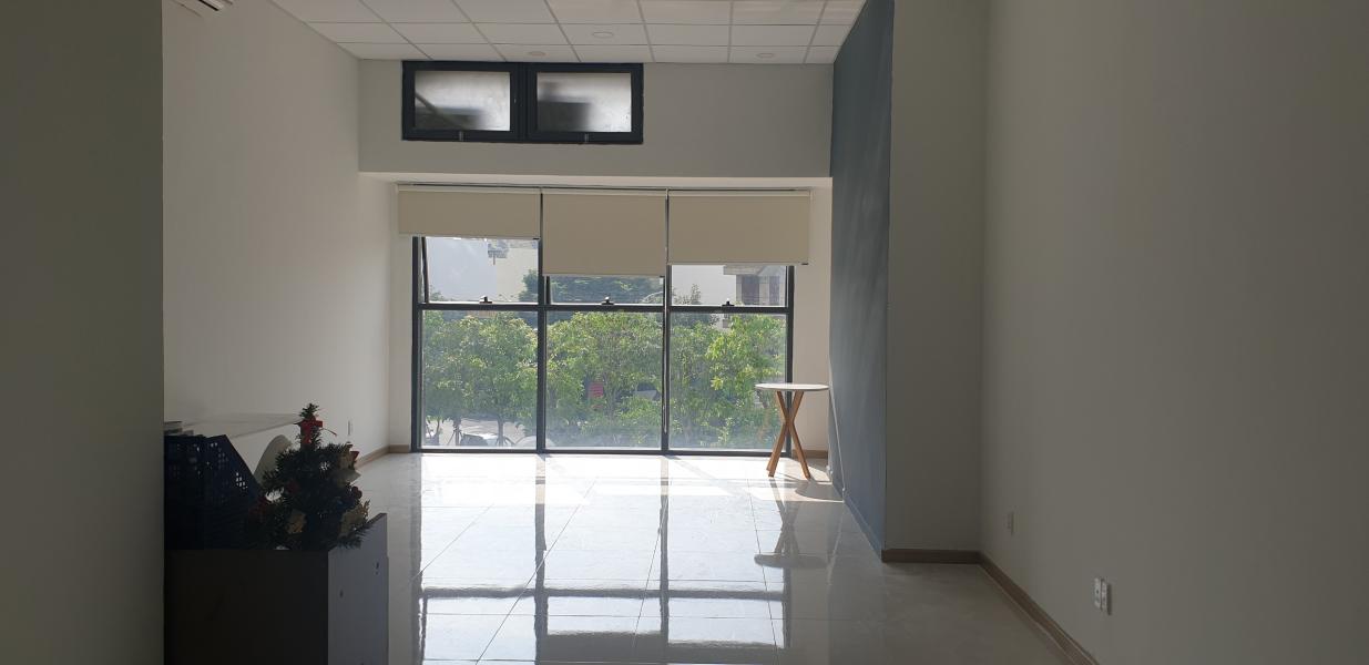 Căn hộ The Sun Avenue nội thất cơ bản sang trọng, view thành phố.