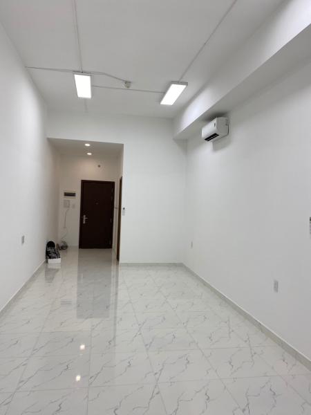 Căn Officetel The Sun Avenue, ban công đón gió mát mẻ.