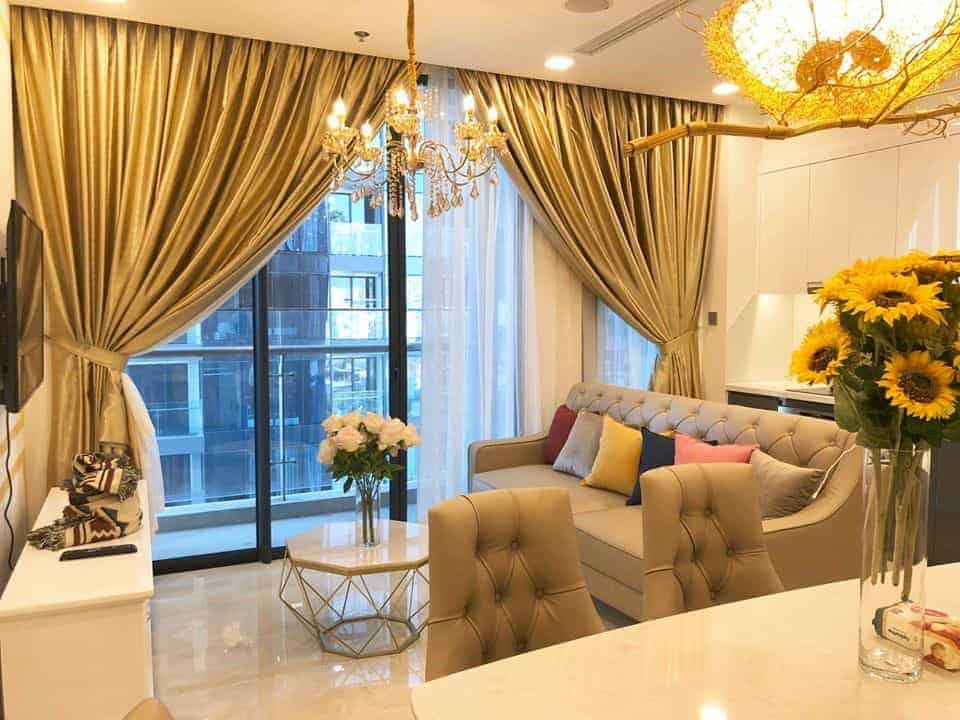 Heartwarming 2 bedroom in Vinhome Golden River for rent