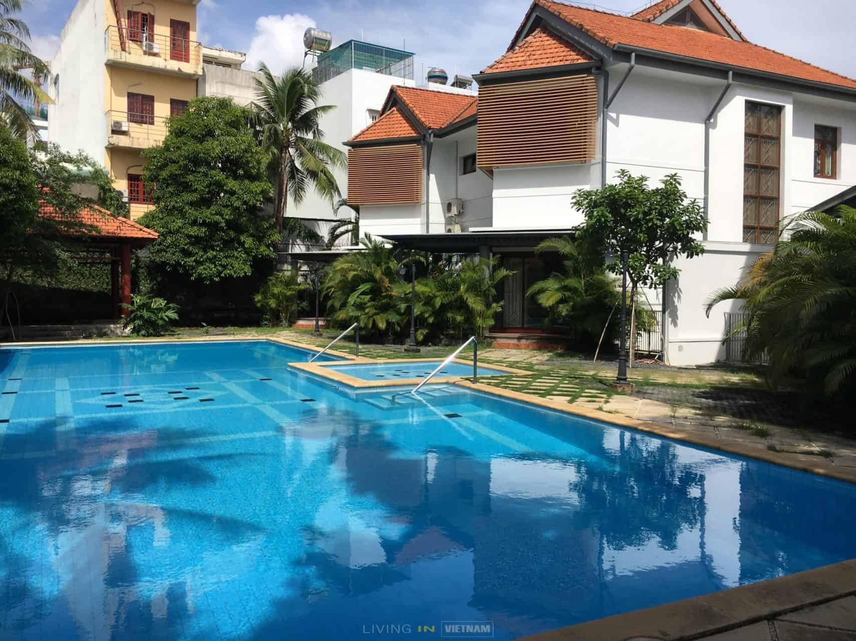 Unfurnished 3 Bedrooms Villa In Small Compound Near The Vista An Phu For Rent.