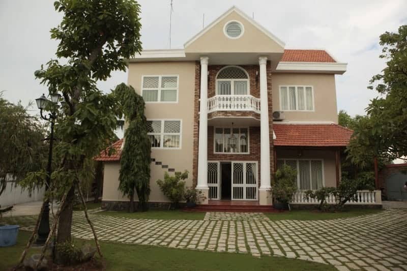 Huge Classic Style Mansion For Rent Without Furniture In Thao Dien