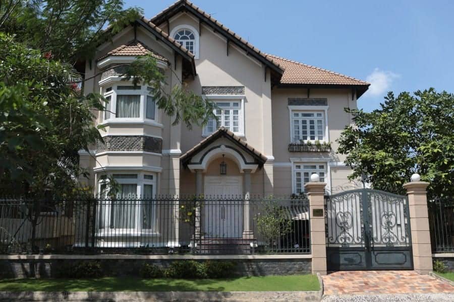 Old Fashionable Style Yet Amazing Villa In Compound Thao Dien For Rent.