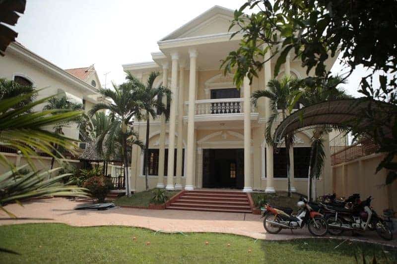 Old Style Classic 4-Bedrooms Villa In Thao Dien For Rent