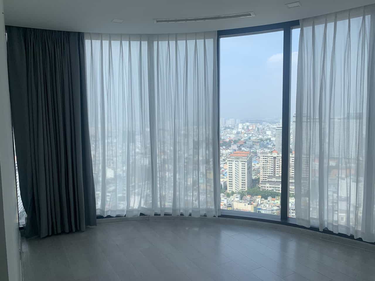 Unfurnished 3 Beds Apartment In Vinhome Golden River