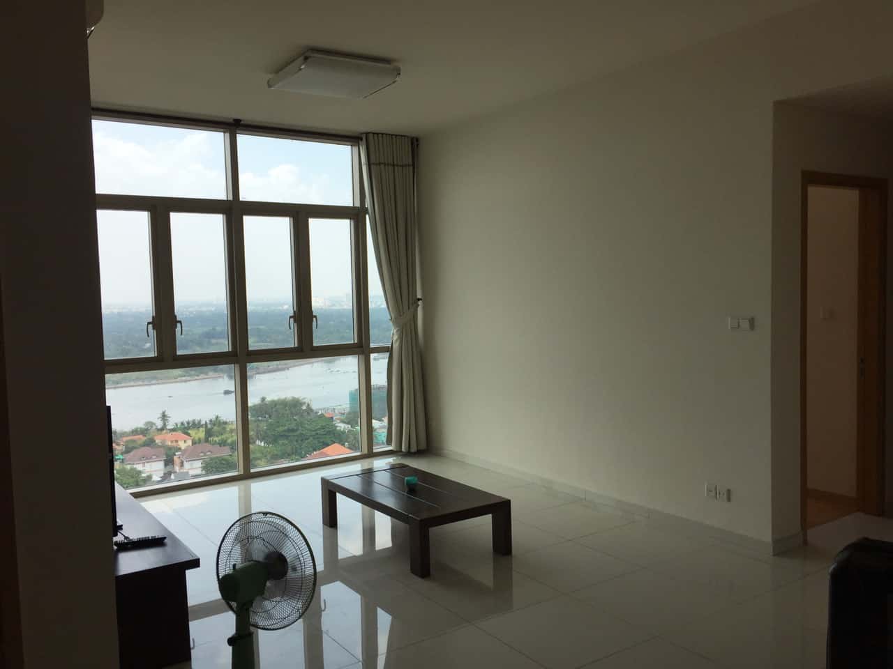 2 Beds Riverview Vista An Phu Apartment For Rent.