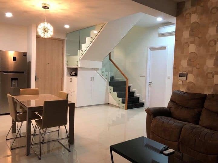 Breathtaking DUPLEX Estella Heights For Rent